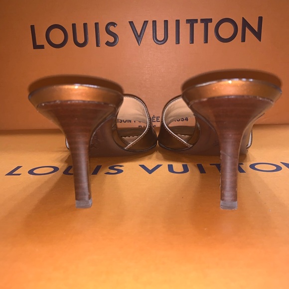 Louis Vuitton bronze vernis Dice mule heel sandals - Picture 7 of 9